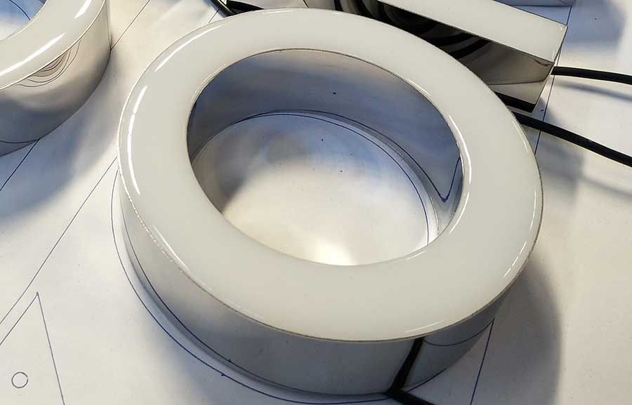 树脂字和超级字的差别主要有哪些？
