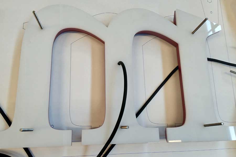 背向日葵黄色视频APP与不锈钢向日葵黄色视频APP的主要区别有哪些？